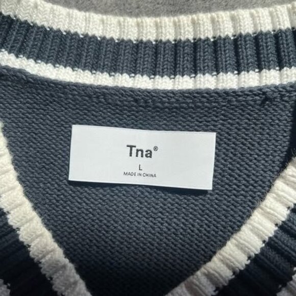 Aritzia Tna Sweater Vest - Picture 3 of 3